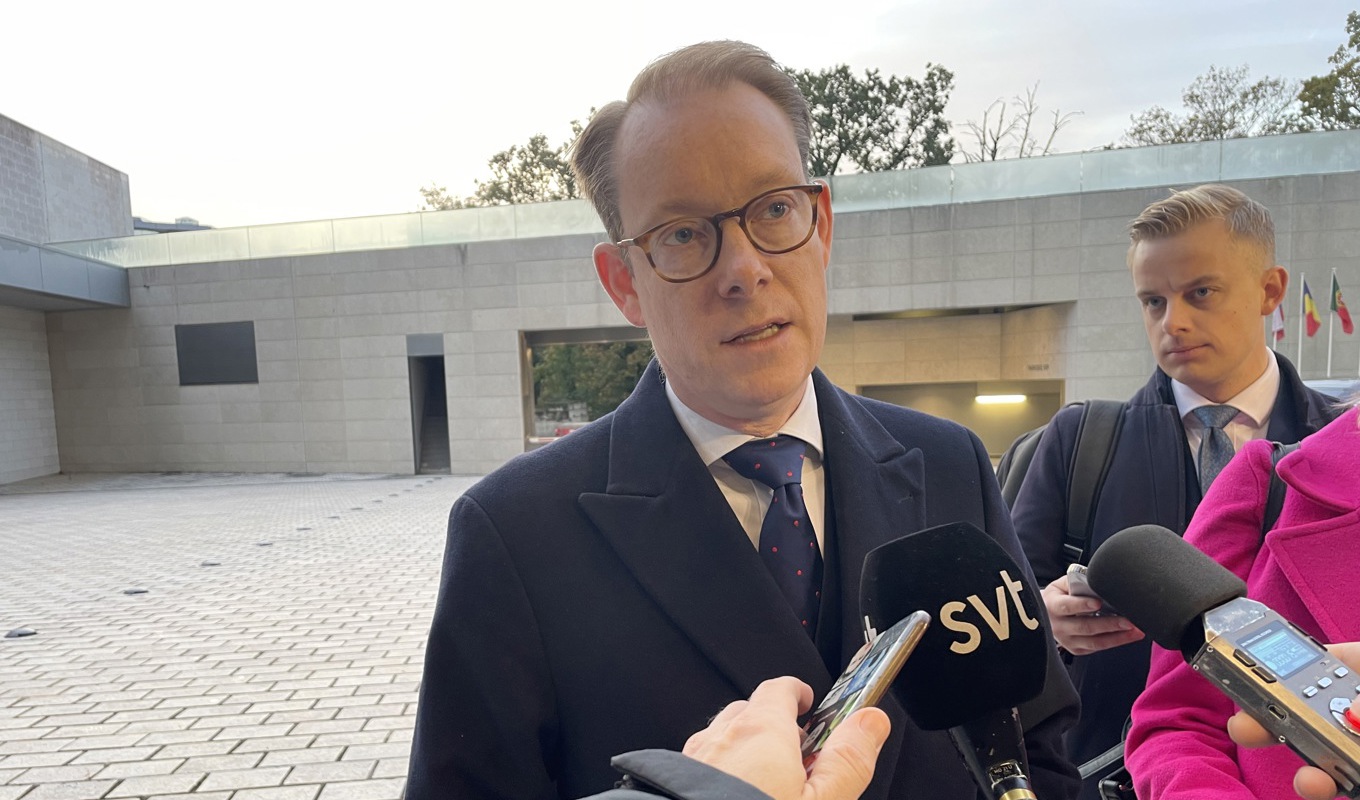 Utrikesminister Tobias Billström (M) på väg in till måndagens EU-möte i Luxemburg. Foto: Wiktor Nummelin/TT