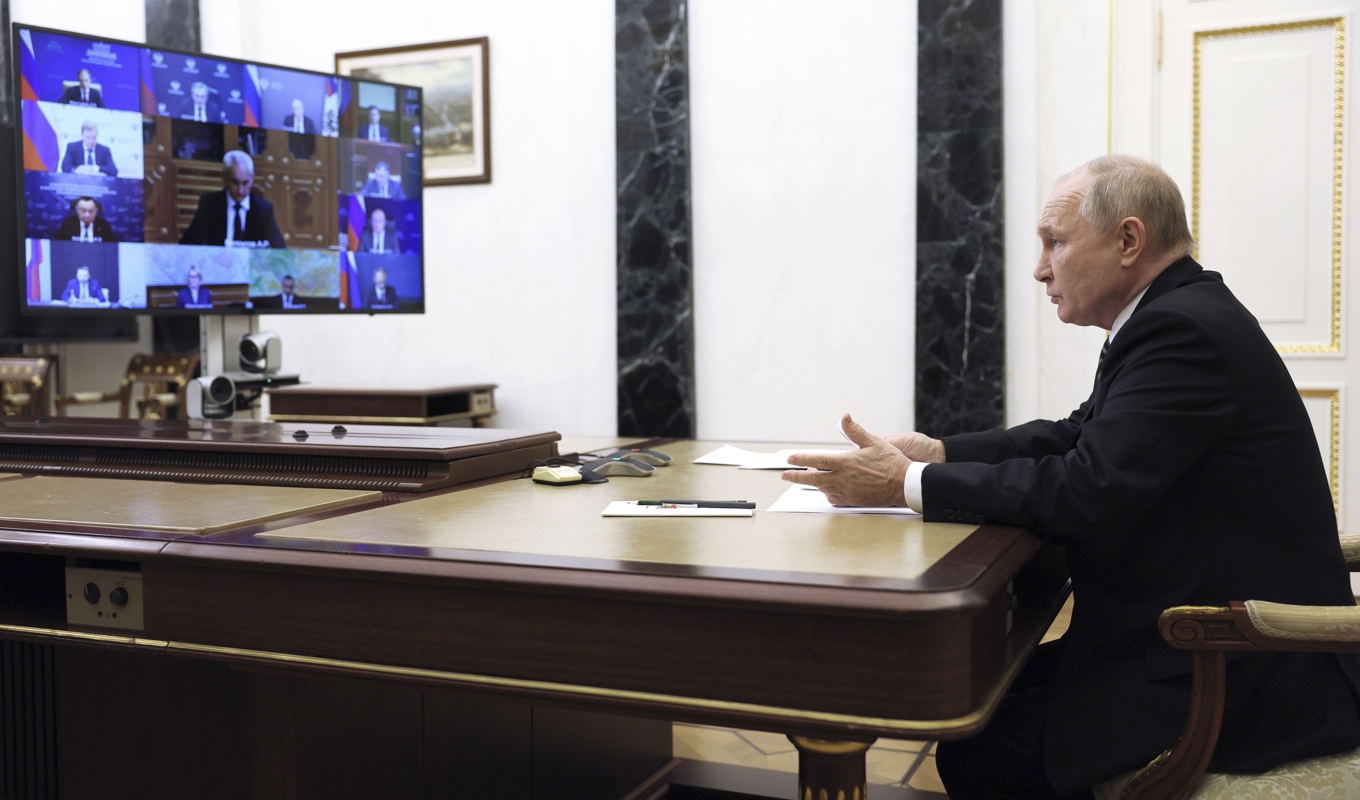 Rysslands president Vladimir Putin i regeringsmöte under onsdagen. Foto: Gavriil Grigorov/Kreml Sputnik via AP/TT