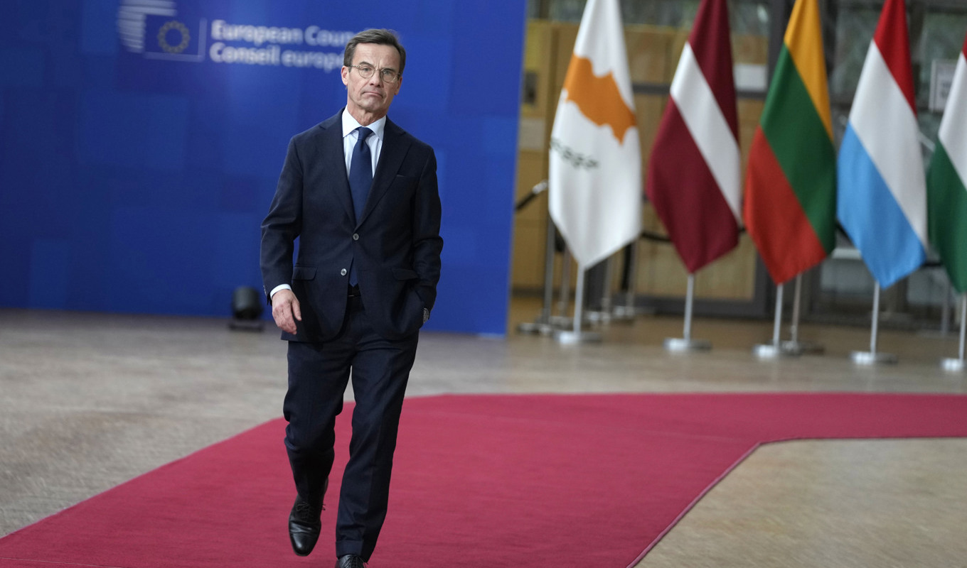 Statsminister Ulf Kristersson på väg in på EU-toppmötet i Bryssel. Foto: Virginia Mayo/AP/TT