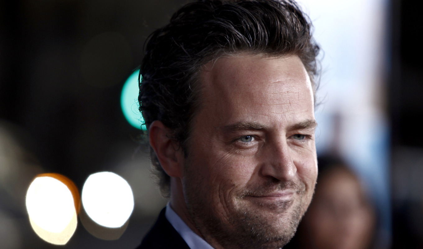 Matthew Perry, känd från bland annat tv-serien "Vänner", har gått bort 54 år gammal. Arkivbild. Foto: Matt Sayles/AP/TT