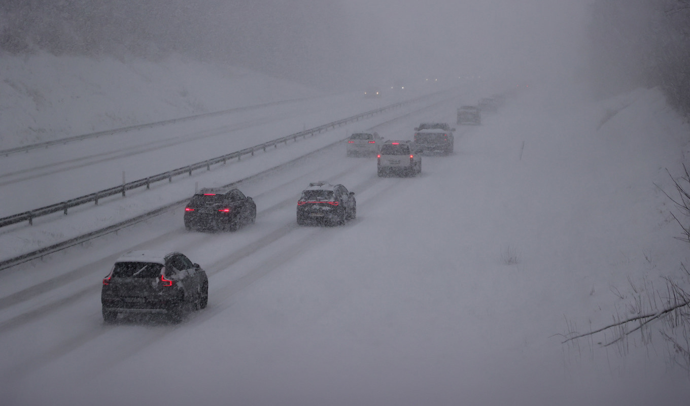 SMHI varnar för ett tidvis kraftiga snöfall som kan medföra störningar i till exempel trafiken. Arkivbild. Foto: Adam Ihse/TT