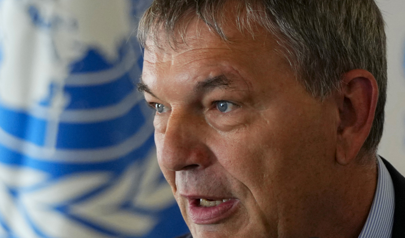 Philippe Lazzarini, chef för Unrwa, FN:s organ för stöd till palestinska flyktingar, varnar för det katastrofala läget för civila i Gaza efter Hamas attacker på Israel och Israels massiva svar. Miljoner palestiniers liv hänger på ett humanitärt eldupphör, enligt Lazzarini. Arkivbild. Foto: Hassan Ammar/AP/TT