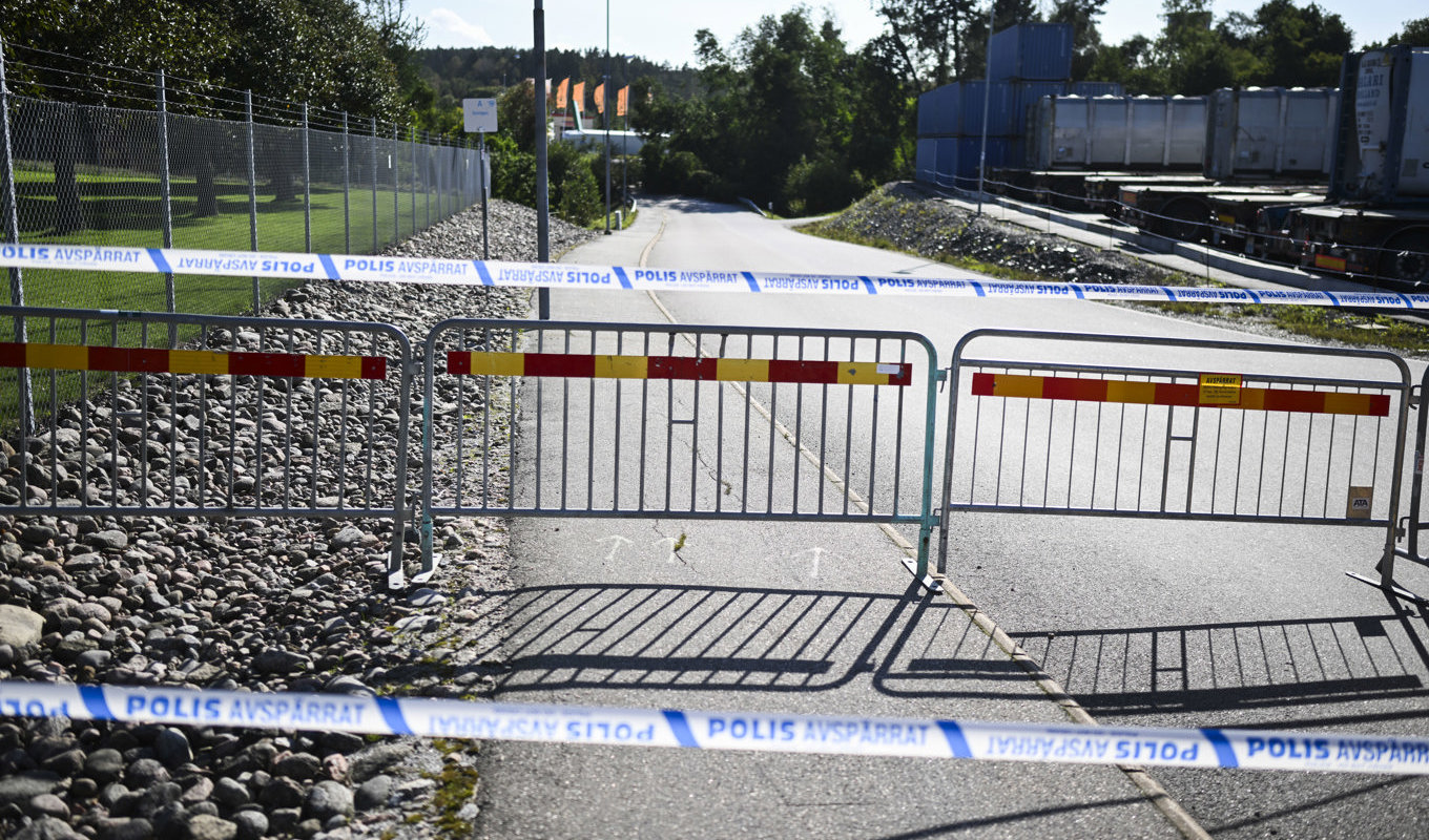Området kring platsen för jordskredet i Stenungsund är avspärrat och bevakas av väktare. Arkivbild. Foto: Björn Larsson Rosvall /TT