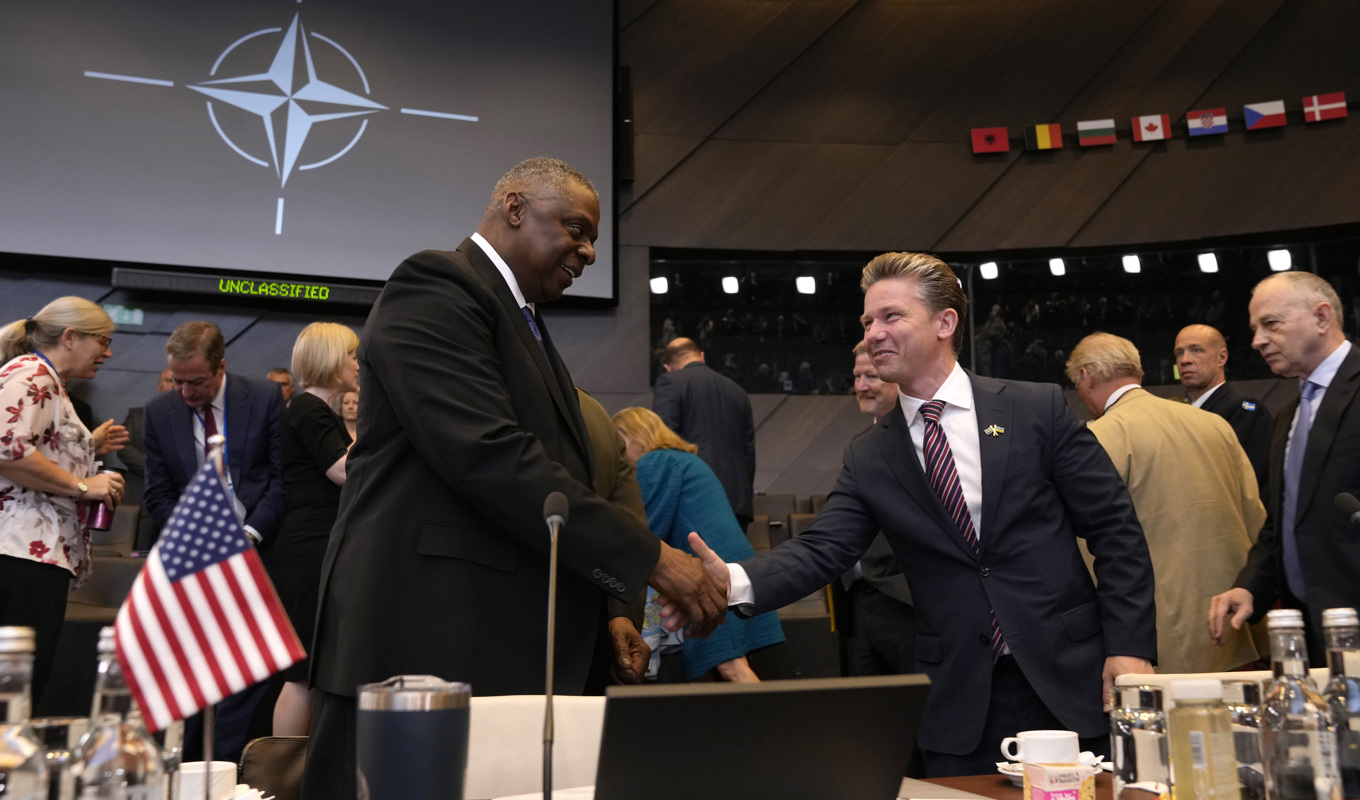 Försvarsminister Pål Jonson (M) och hans amerikanske kollega Lloyd Austin under ett Natomöte i Belgien i somras. Arkivbild. Foto: Virginia Mayo/AP/TT