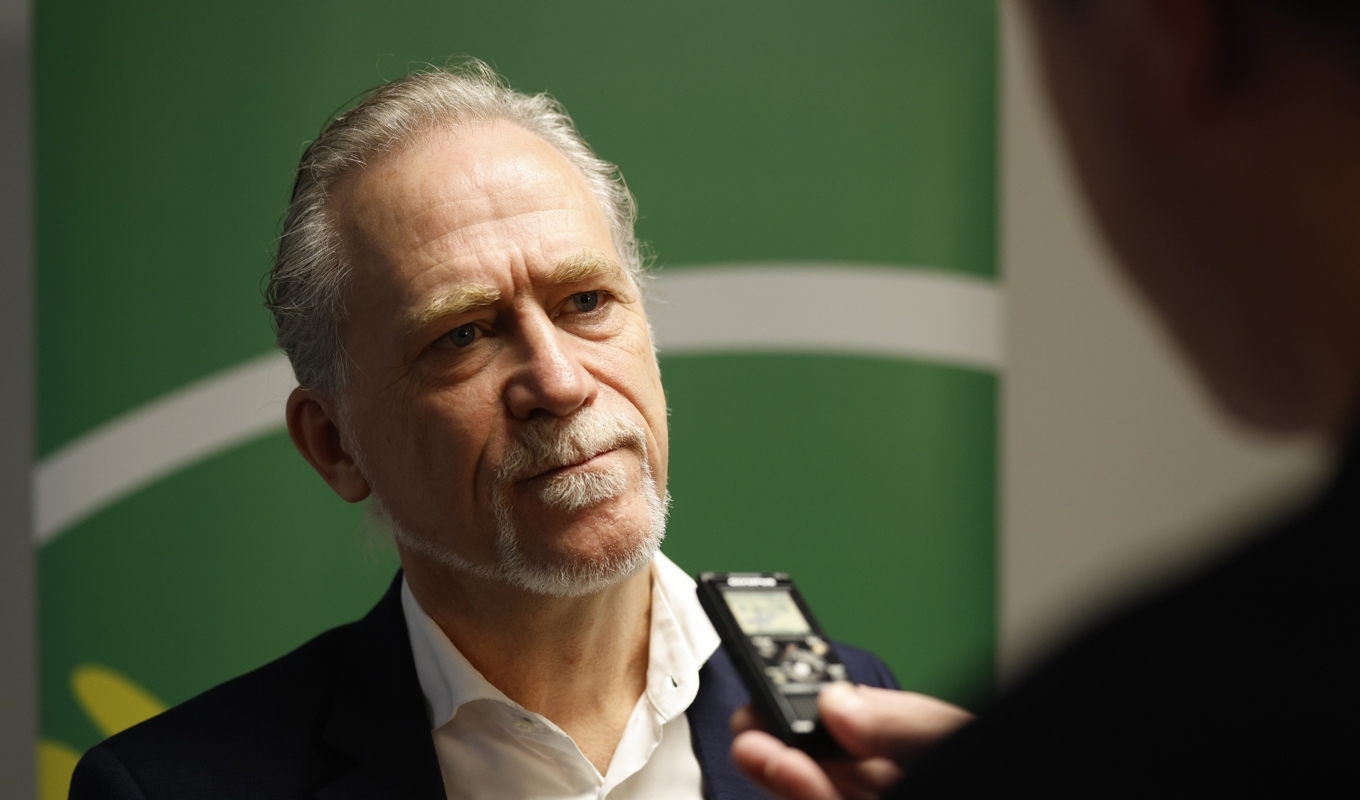 Daniel Helldén möter medier efter att han presenterats som valberedningens förslag till språkrör. Arkivbild. Foto: Christine Olsson/TT