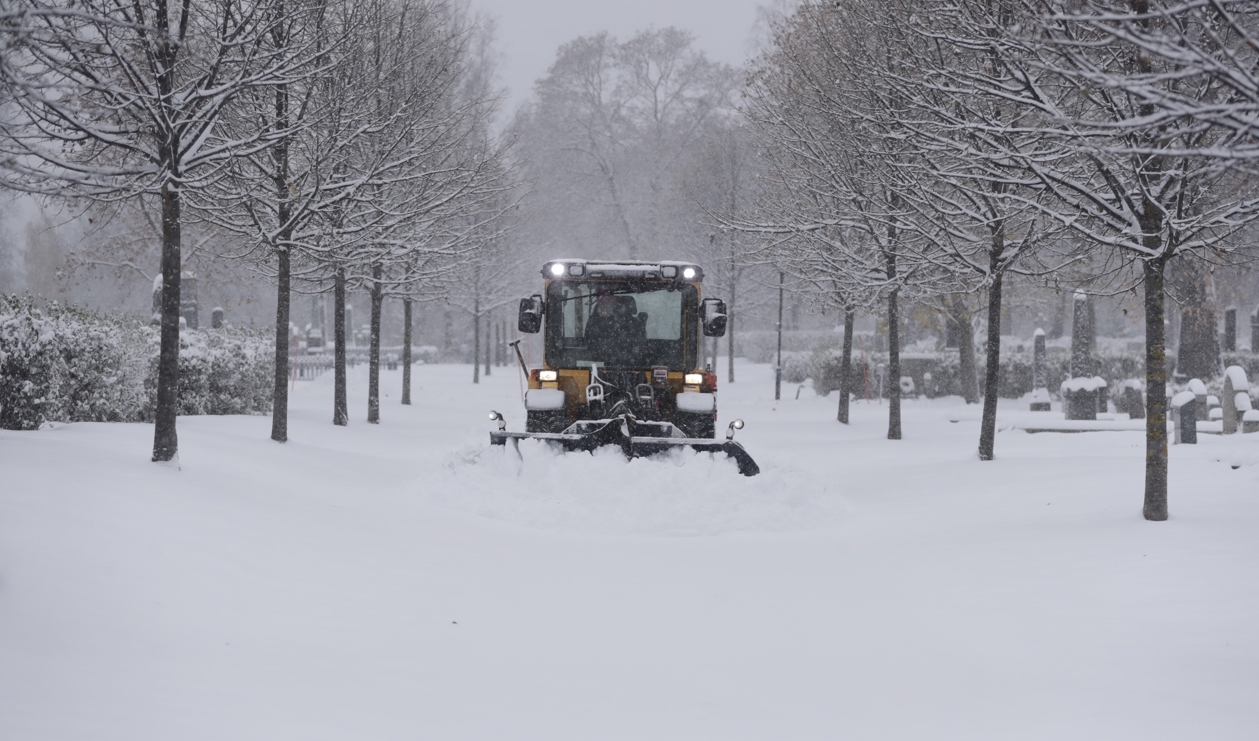 Ett nytt lågtryck letar sig norrut över landet och drar med sig både regn och snö. Foto: Mats Andersson/ TT