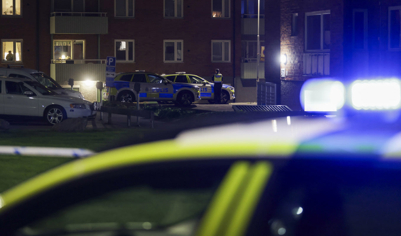 Skott har avlossats mot en lägenhetsdörr i Sköndal i södra Stockholm. Arkivbild. Foto: Magnus Andersson/TT