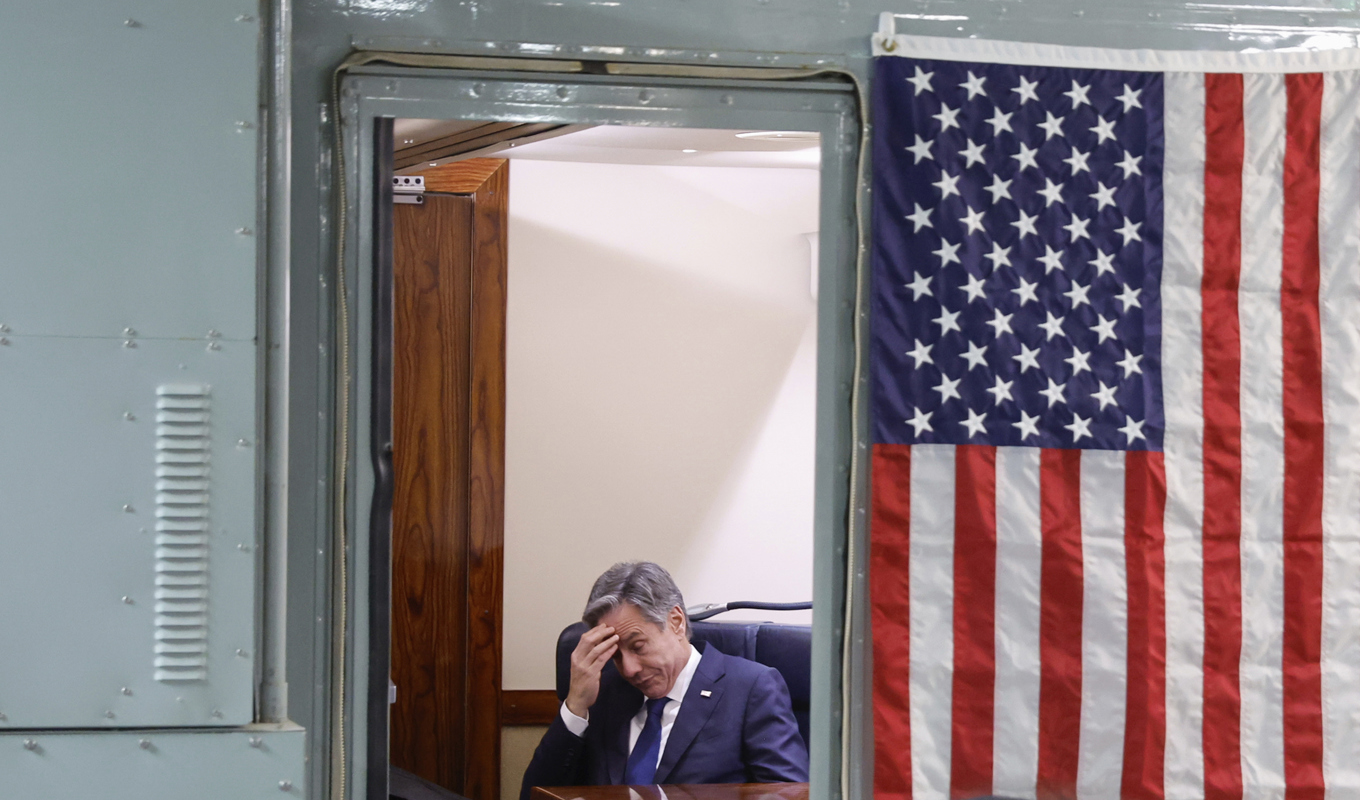 USA:s utrikesminister Antony Blinken fick inget gehör för en humanitär paus i kriget mellan Israel och Hamas vid sitt besök i Israel. Efter Israel tog han flyget till Amman i Jordanien för möten med arabländer om kriget. Foto: Jonathan Ernst/AP/TT