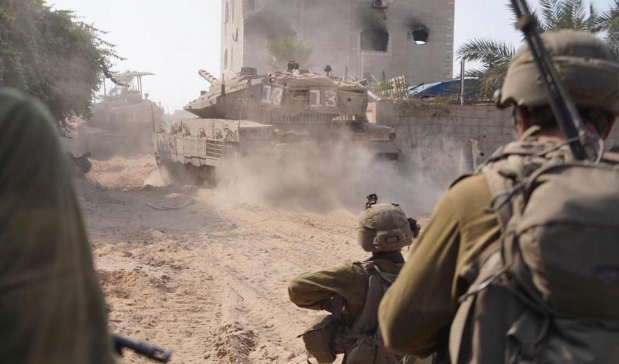 Bild från Israels militär som uppges visa markoperationer i Gazaremsan under söndagen. Foto: IDF/AP/TT