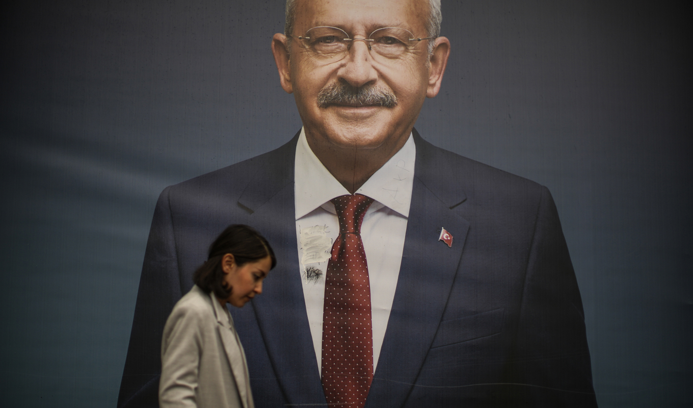 Den turkiska oppositionens presidentkandidat i det senaste valet, CHP-ledaren Kemal Kilicdaroglu, får lämna sin post och Özgur Özel är vald till hans efterträdare. Arkivbild. Foto: Emrah Gurel/AP/TT