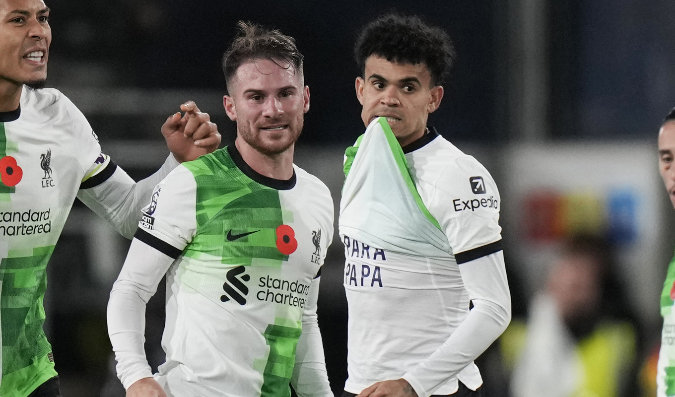 Luis Díaz, till höger, firade sitt mål med en uppmaning till sin pappas kidnappare. Foto: Alastair Grant/AP/TT