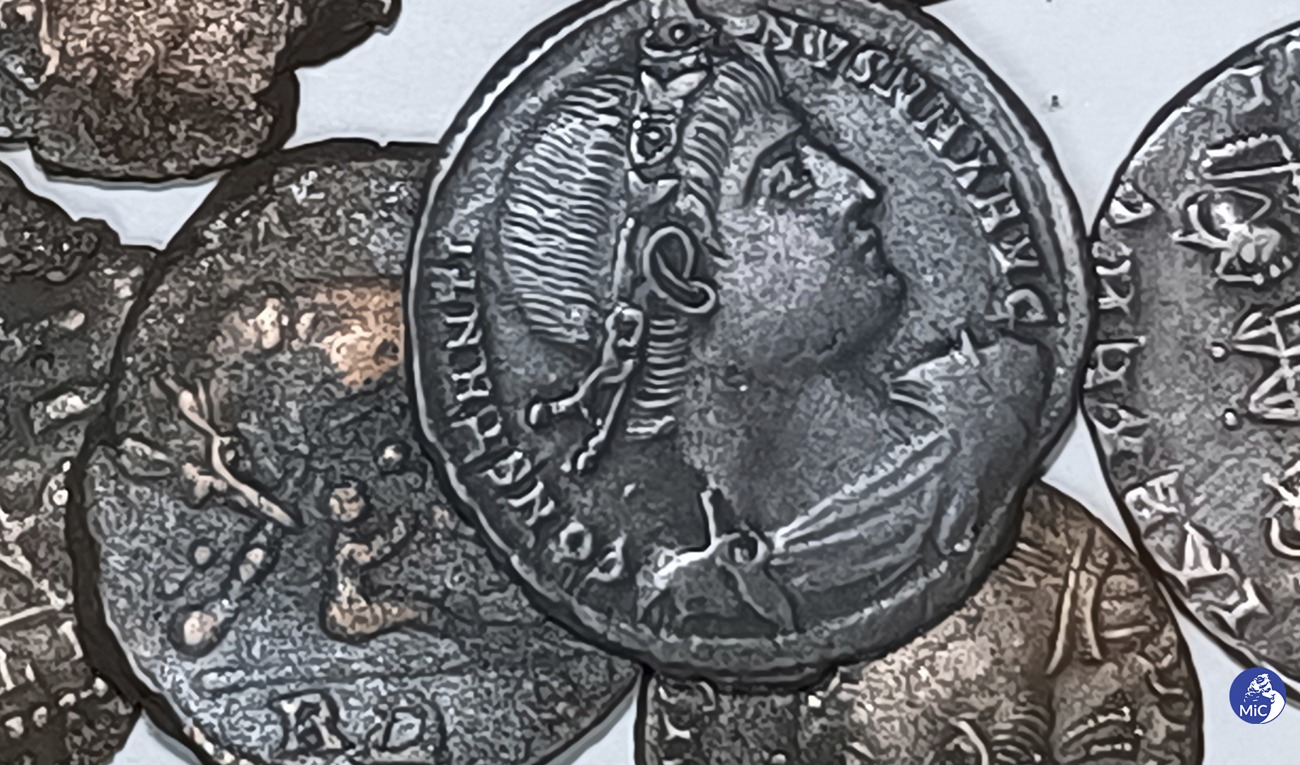 Vissa av mynten som hittats i närheten av Sardiniens kust. Arkivbild. Foto: Italiens kulturdepartement via AP/TT