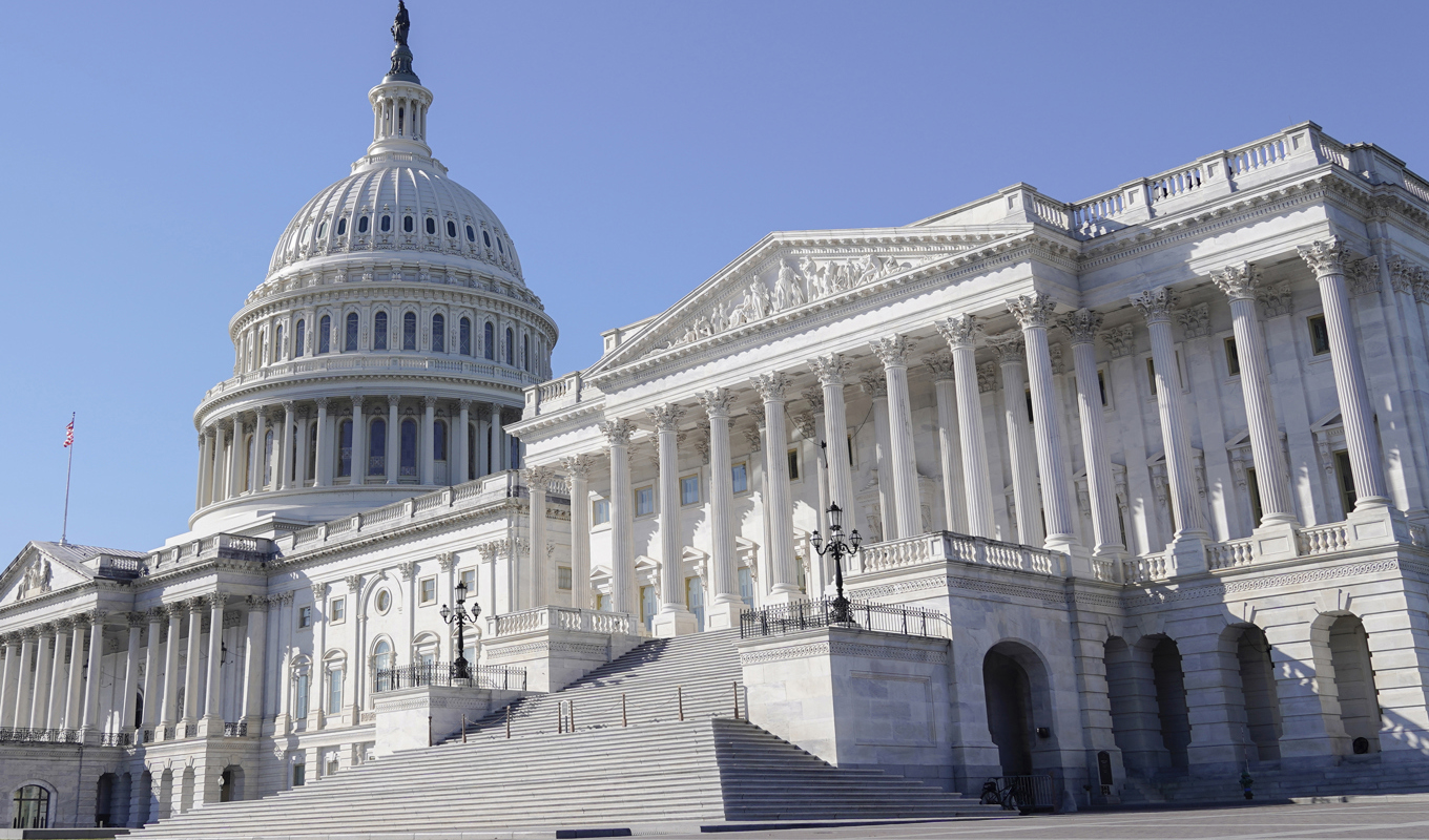 USA ligger kvar på den högsta nivån AAA, men framtidsutsikterna för kreditbetyget ändras av Moody's från "stabilt" till "negativt". Arkivbild. Foto: Mariam Zuhaib/AP/TT