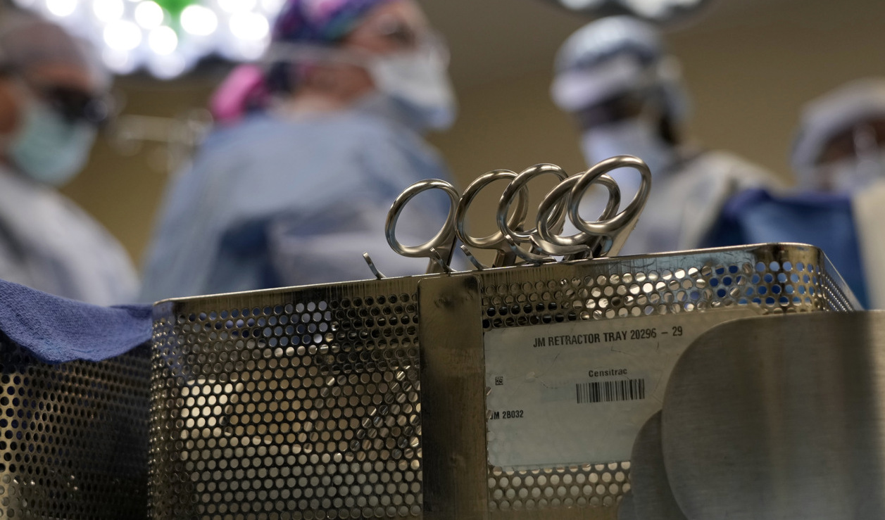 En kvinna har avlidit kort efter att hon gjort en skönhetsoperation i Turkiet. Arkivbild Foto: Mark HumphreyAP/TT