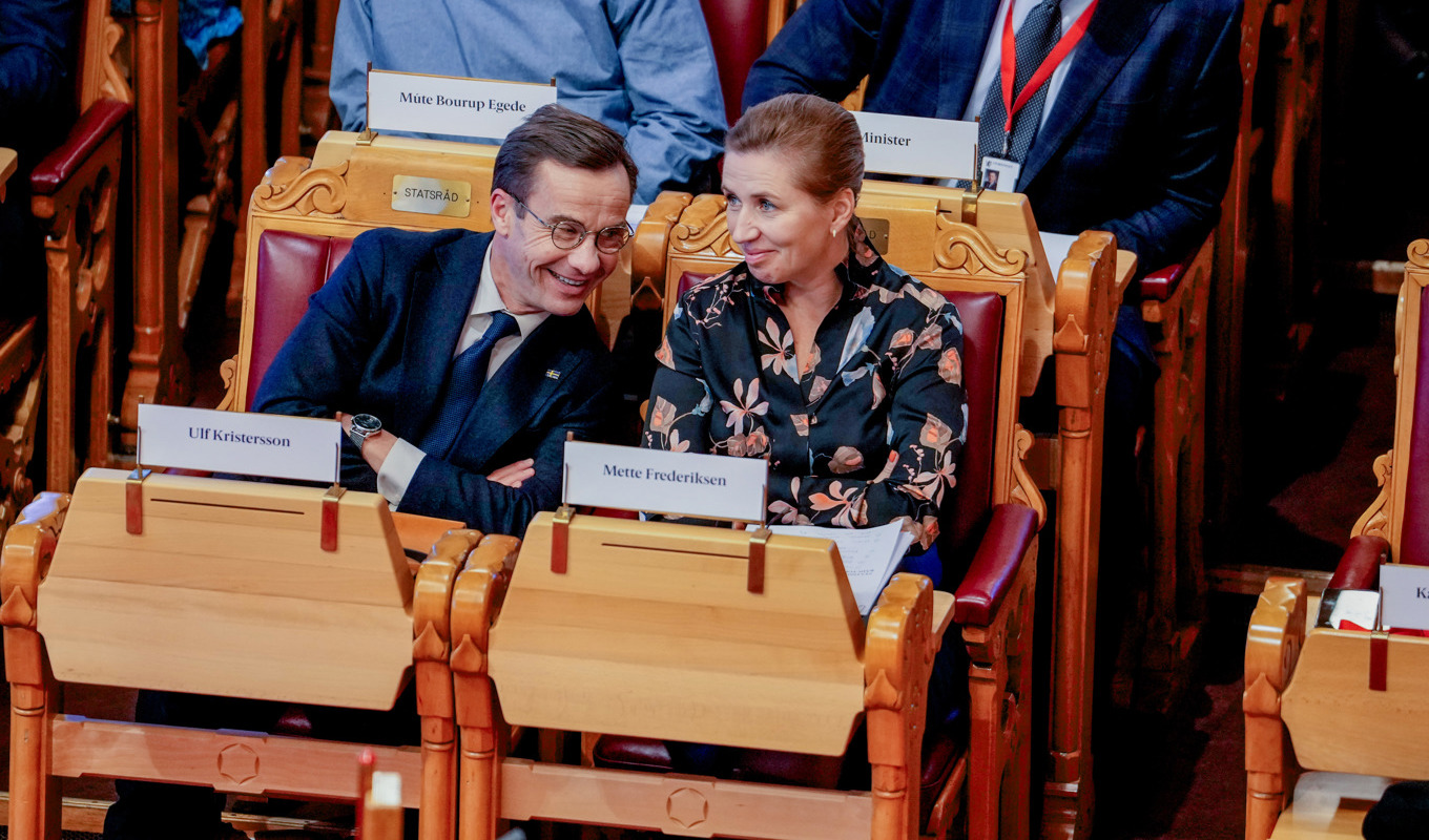 Statsminister Ulf Kristersson i samspråk med danska kollegan Mette Frederiksen i Oslo i oktober. Nu får de träffas igen på EU-middag i Köpenhamn. Arkivbild. Foto: Javad Parsa/NTB/TT