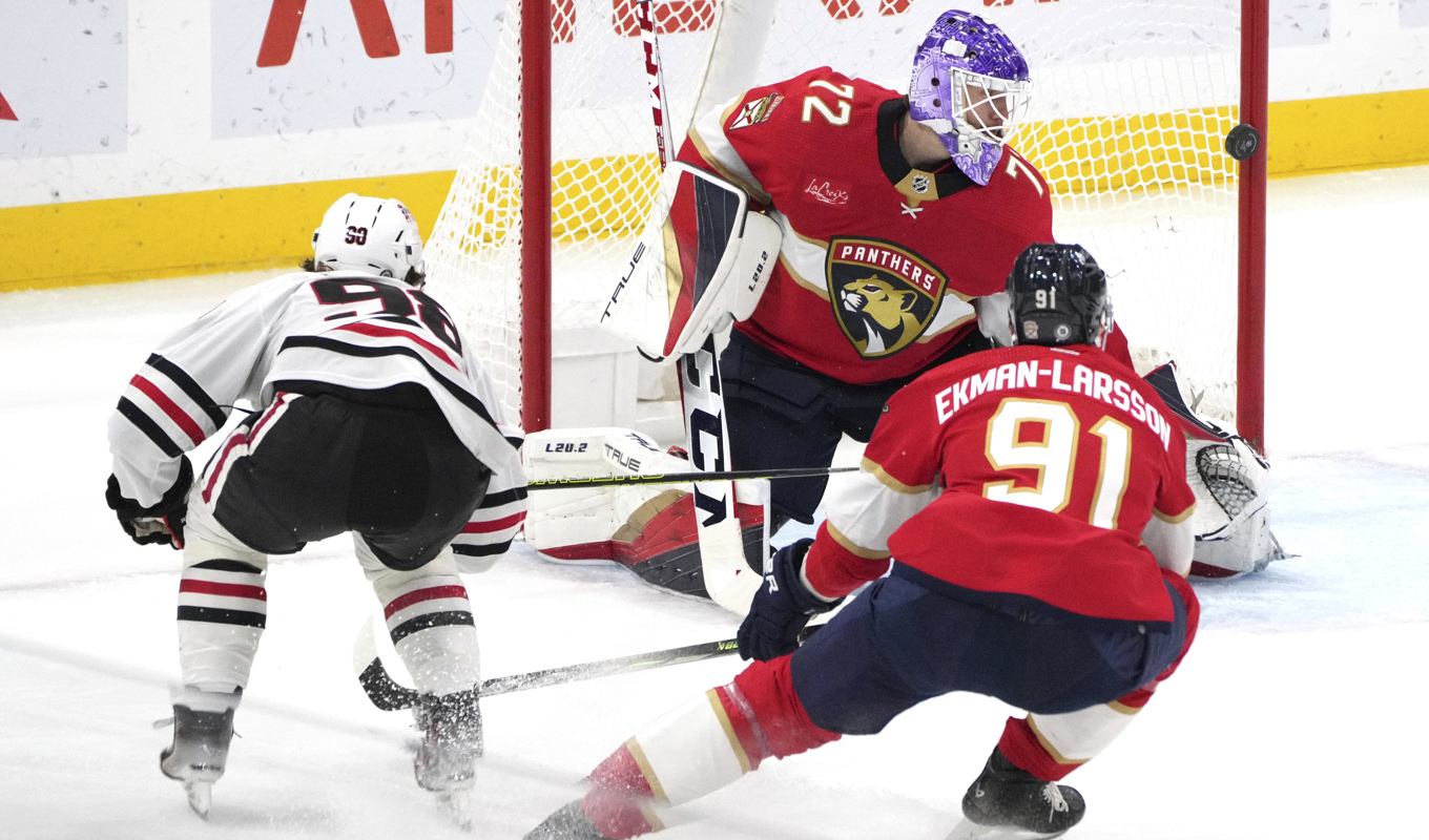 Oliver Ekman-Larsson under matchen mot Chicago. Foto: Jim Rassol/AP/TT