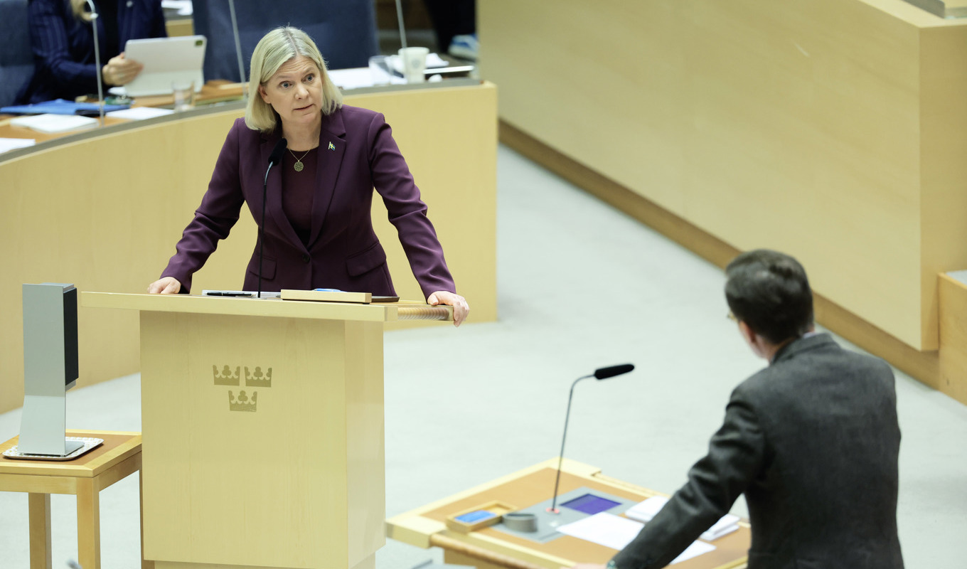 Socialdemokraternas partiledare Magdalena Andersson (S) och statsminister Ulf Kristersson (M) under en EU-politisk partiledardebatt i riksdagen på onsdagen. Foto: Christine Olsson/TT