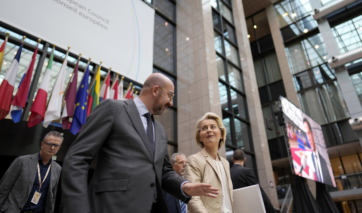 EU:s rådsordförande Charles Michel och kommissionsordförande Ursula von der Leyen under det senaste EU-toppmötet i Bryssel i oktober. Arkivfoto. Foto: Virginia Mayo/AP/TT