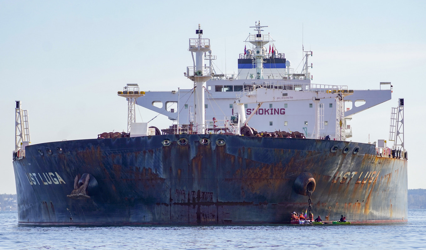 Rysk olja på väg. På bilden protesterade Greenpeace förra året mot lossning av rysk olja vid Åsgårdstrand, Norge. Arkivbild. Foto: Ole Berg-Rusten