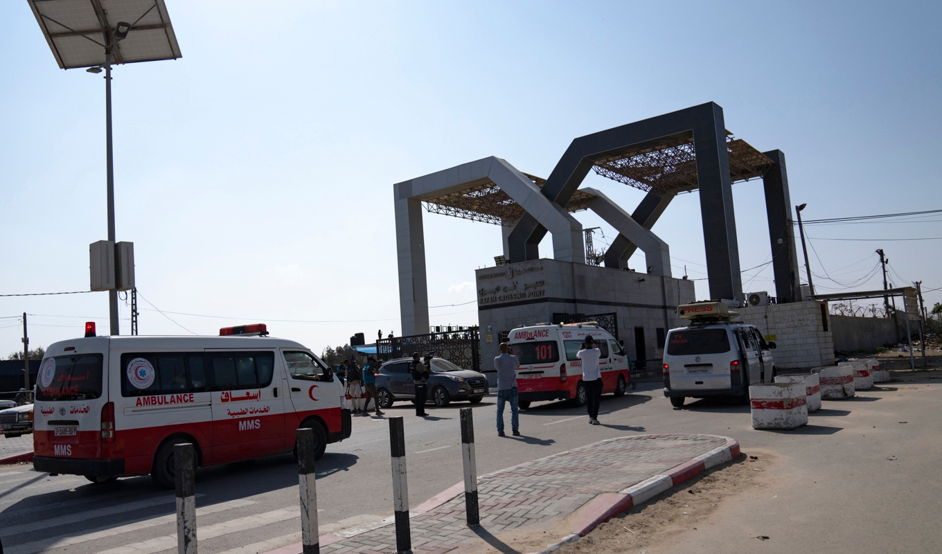119 svenskar har fått tillstånd att passera gränsövergången vid Rafah på söndag, enligt UD:s uppgifter. Arkivbild. Foto: Fatima Shbair/AP/TT