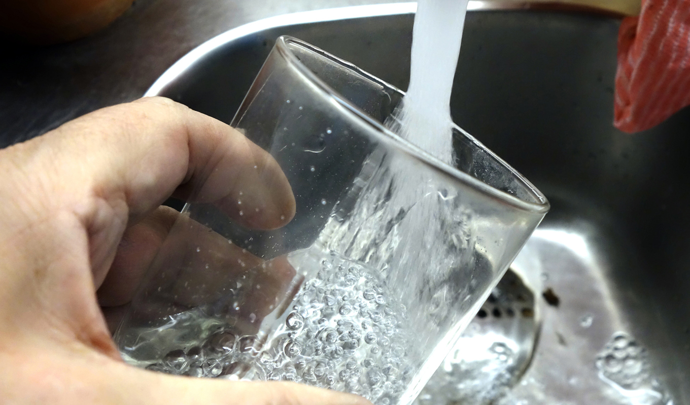 Dricksvattnet är en av de främsta källorna till PFAS och i förorenade områden kan halterna vara höga. Arkivbild. Foto: Hasse Holmberg / TT