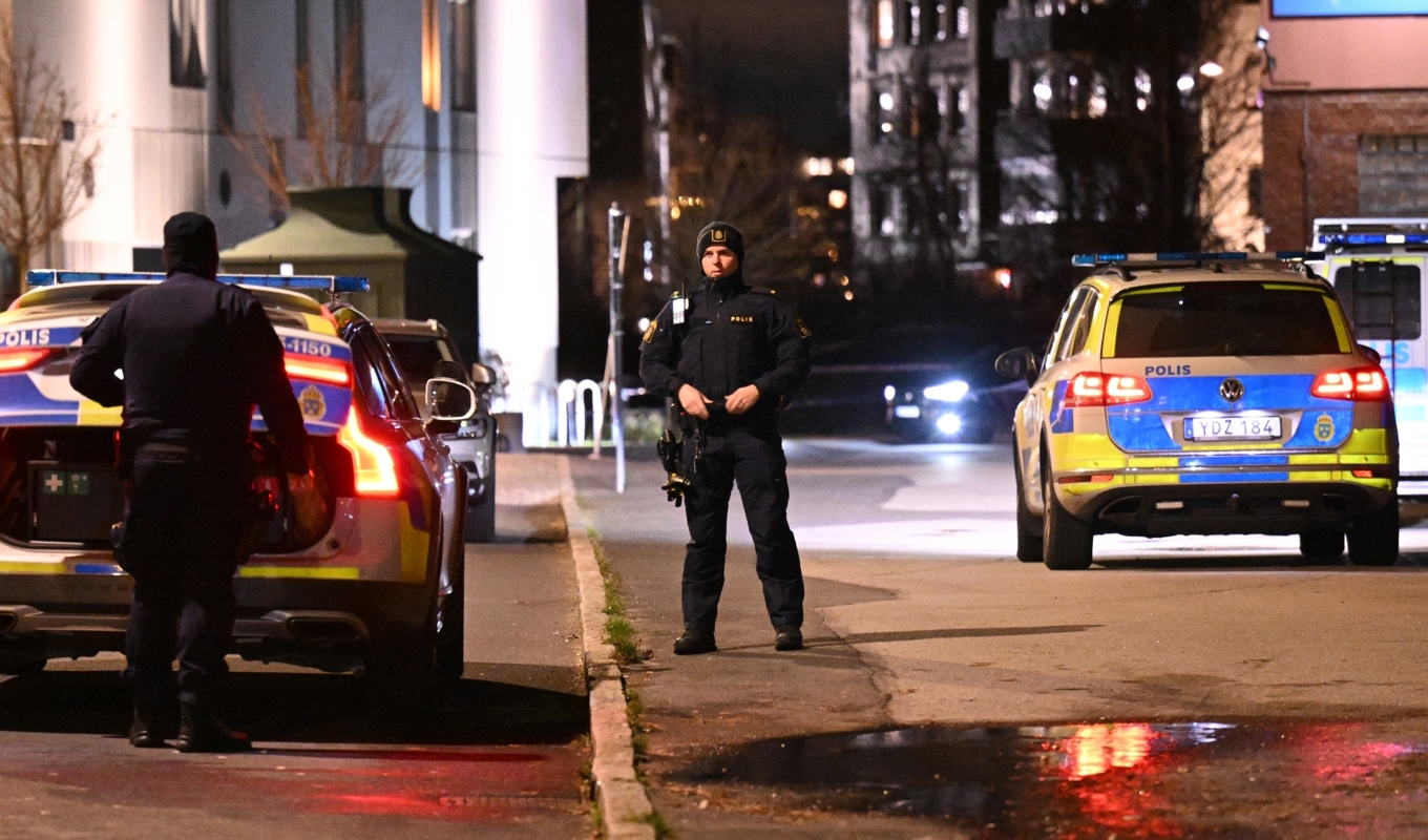 Polisen spärrade av platsen där mannen hittades. Foto: Johan Nilsson/TT