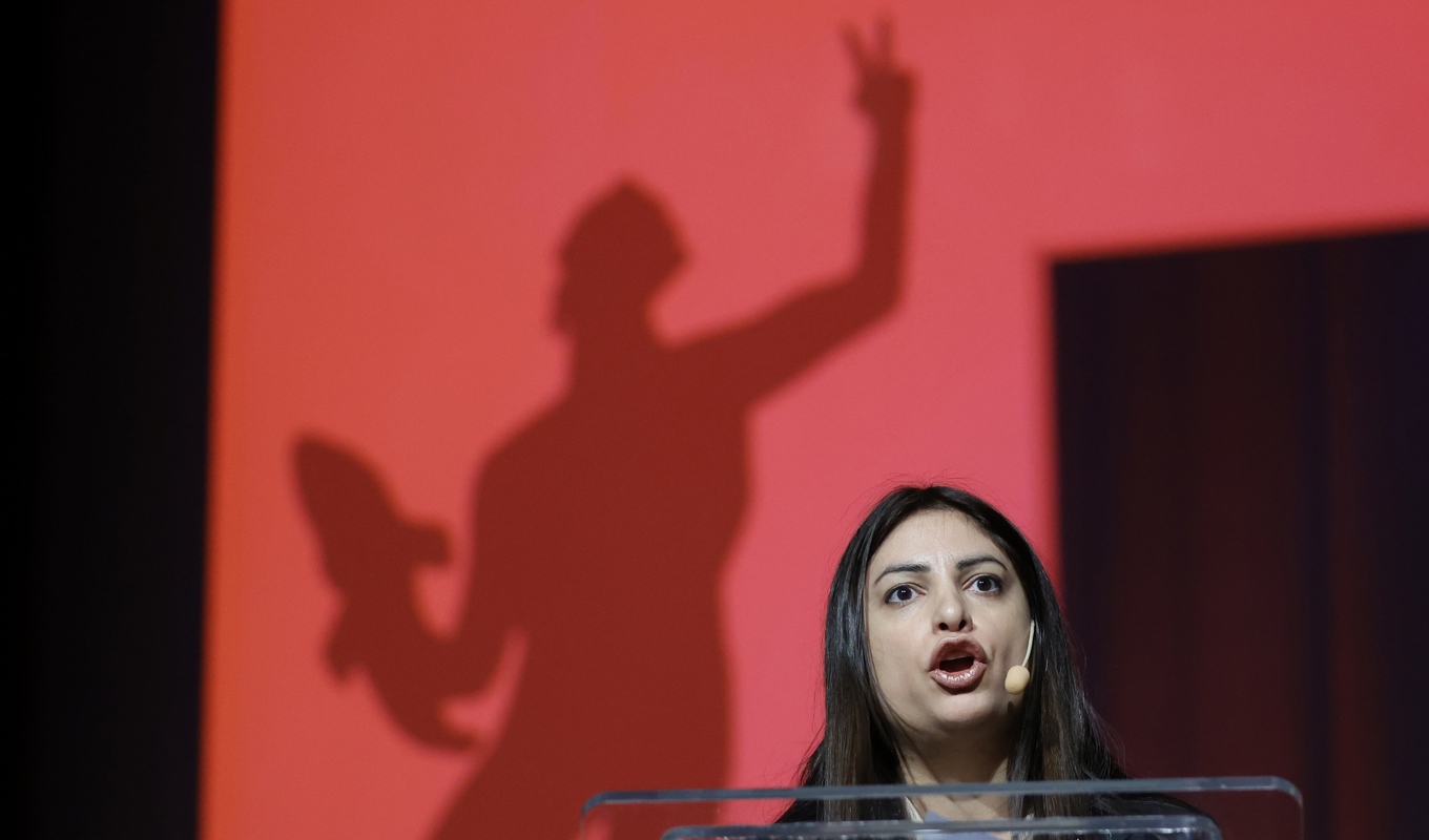 Partiledaren Nooshi Dadgostar fick oväntat glatt tillrop från statsministern. Foto: Adam Ihse/TT