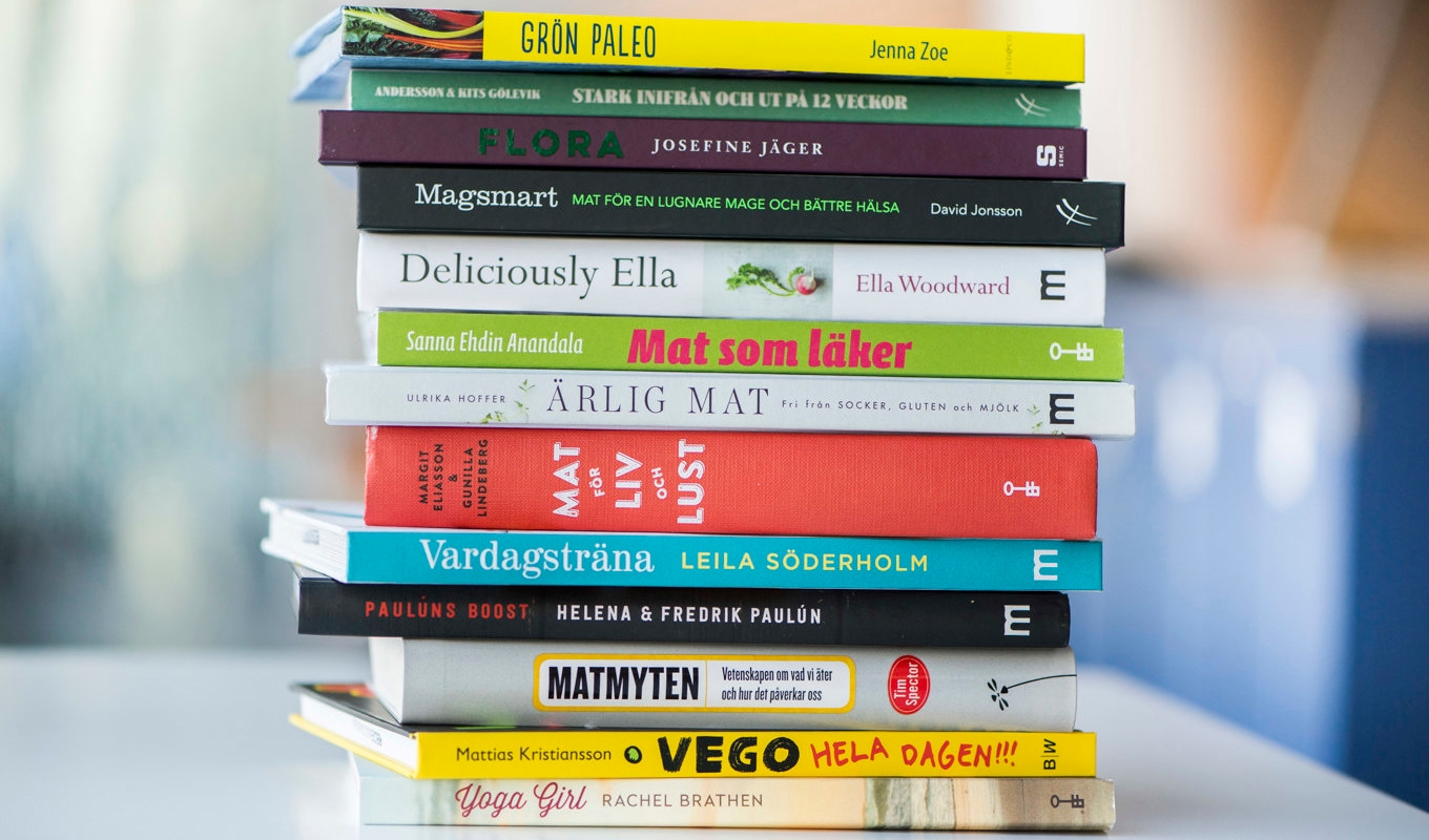 Kokböcker hör till den facklitteratur som har svårt med konkurrensen från nätet. Arkivbild. Foto: Erik Nylander/TT