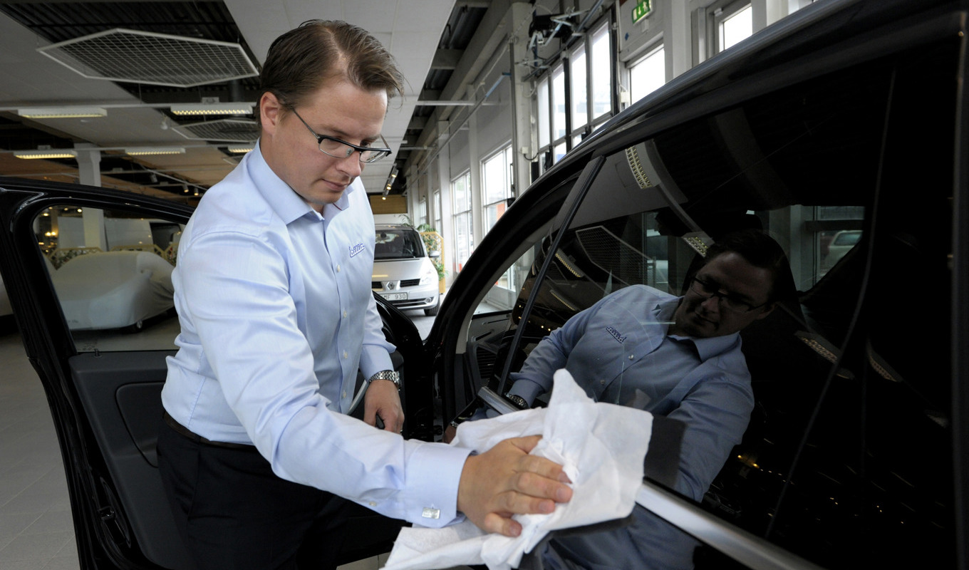 En bil förbereds inför försäljning. Arkivbild. Foto: Janerik Henriksson/TT