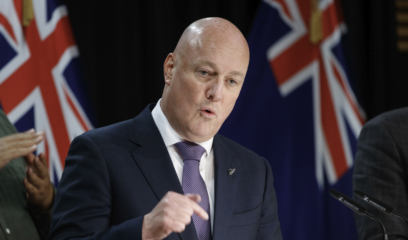 Den nya regeringen för Nya Zeeland, med premiärminister Christopher Luxon, vill förbjuda mobiler i skolan för att få upp läskunnigheten och skolresultaten. Arkivbild. Foto: Mark Mitchell/AP/TT