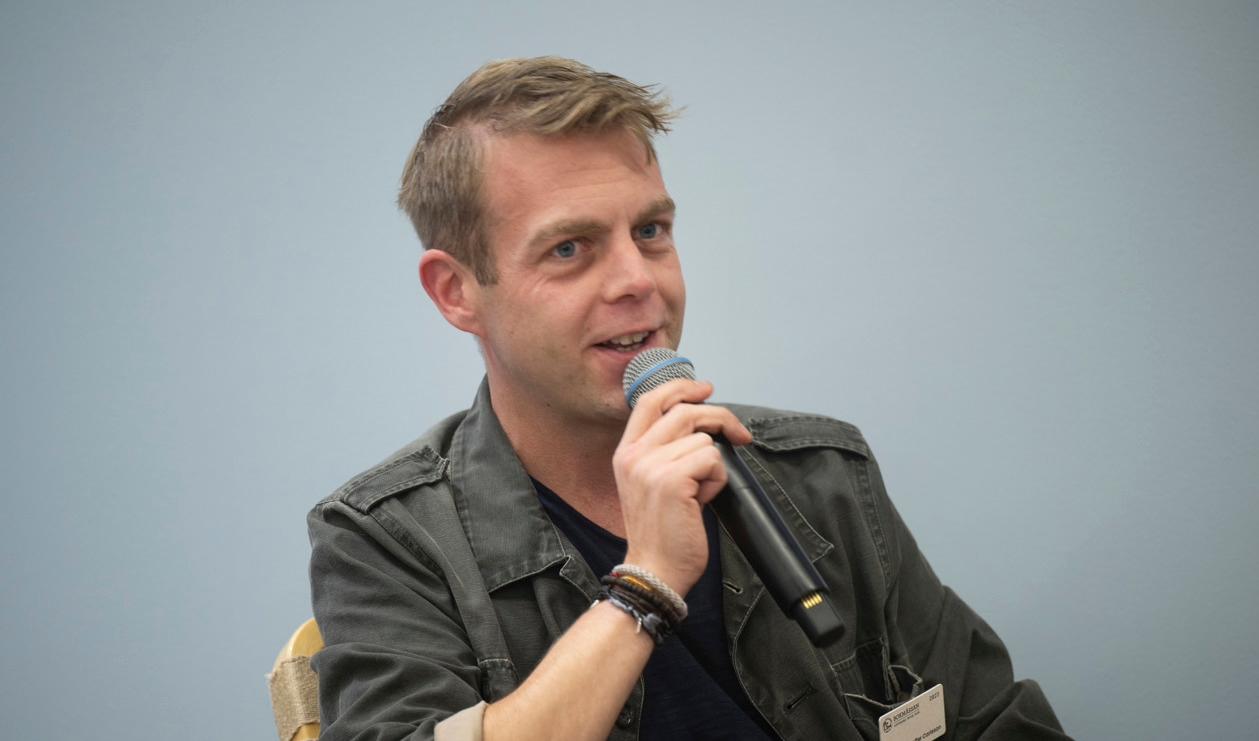 Christoffer Carlsson har skrivit årets bästa deckare. Här under ett författarsamtal på Bokmässan i Göteborg. Arkivbild. Foto: Fredrik Sandberg/TT