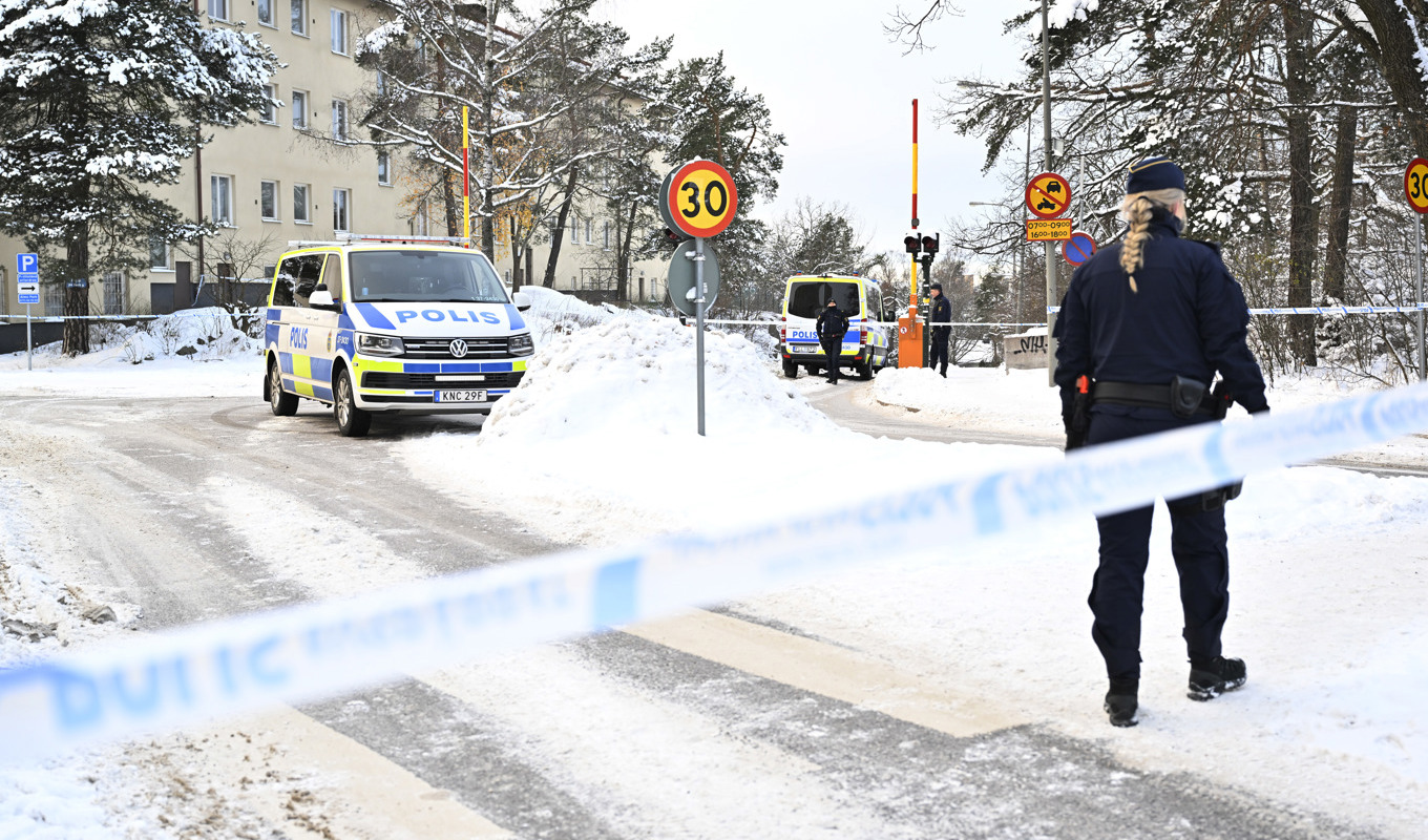 Polisen har spärrat av platsen där mannen hittades. Foto: Henrik Montgomery/TT