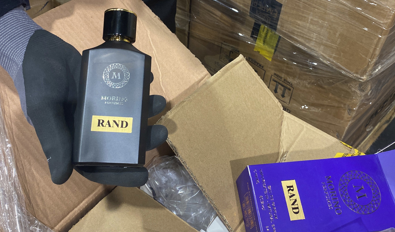 En av de 113 förbjudna produkter som stoppades i en sändning från Dubai. Foto: Tullverket