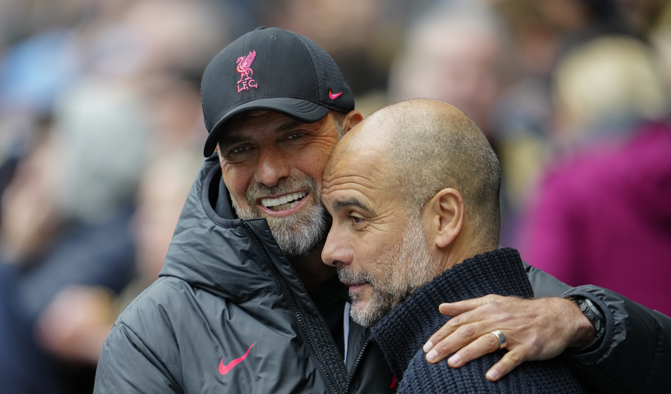 Jürgen Klopp (Liverpool) och Pep Guardiola (Manchester City) är rivaler i bästa sämja. Foto:Jon Super/TT