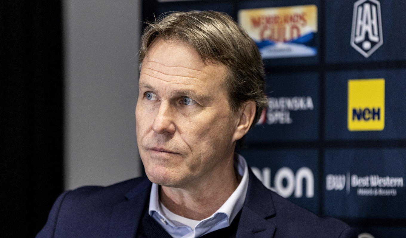 Johan Garpenlöv vill i nuläget inte kommentera hur han har reagerat på beskedet att han sparkats som tränare för Djurgården Hockey.Foto: Christine Olsson/TT
