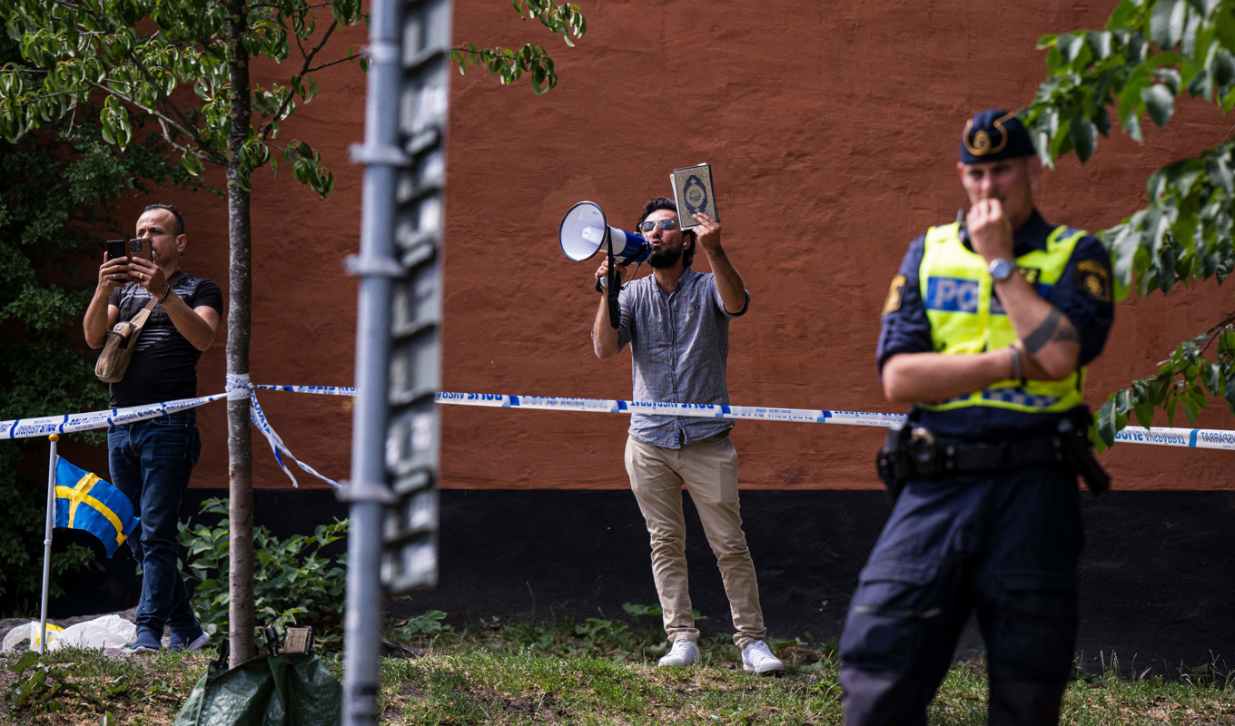 Morgan Johansson anser att Rickard Jomshof är ett hot mot riketssäkerhet när han citerar Koranen. Han har större acceptans för Momikasom bränner den. JONATHAN NACKSTRAND/AFP via Getty Images