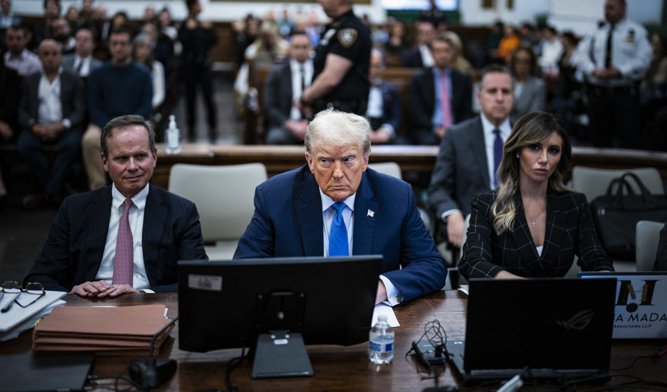 Trump på plats i rätten för det pågående bedrägerimålet. Foto: JABIN BOTSFORD/POOL/AFP via Getty Images