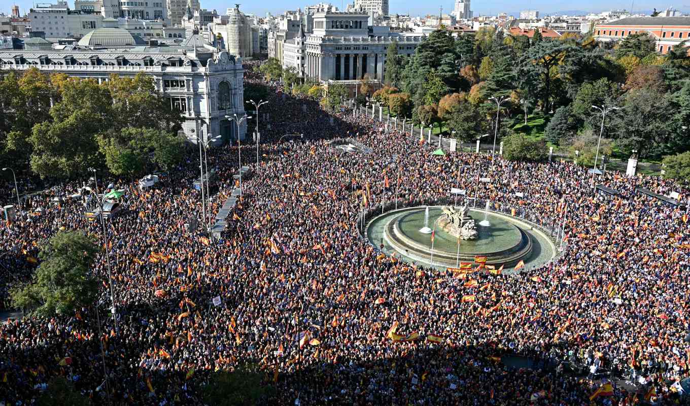 Uppemot 170 000 människor protesterade i Madrid på lördagen den 18 november. Foto: Javier Soriano/AFP via Getty Images