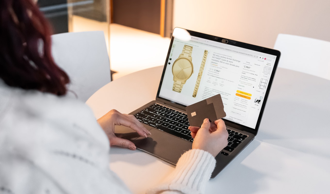 Många annonsbedragare passar på nu när reorna under hösten redan har dragit igång. Foto: Julio Lopez