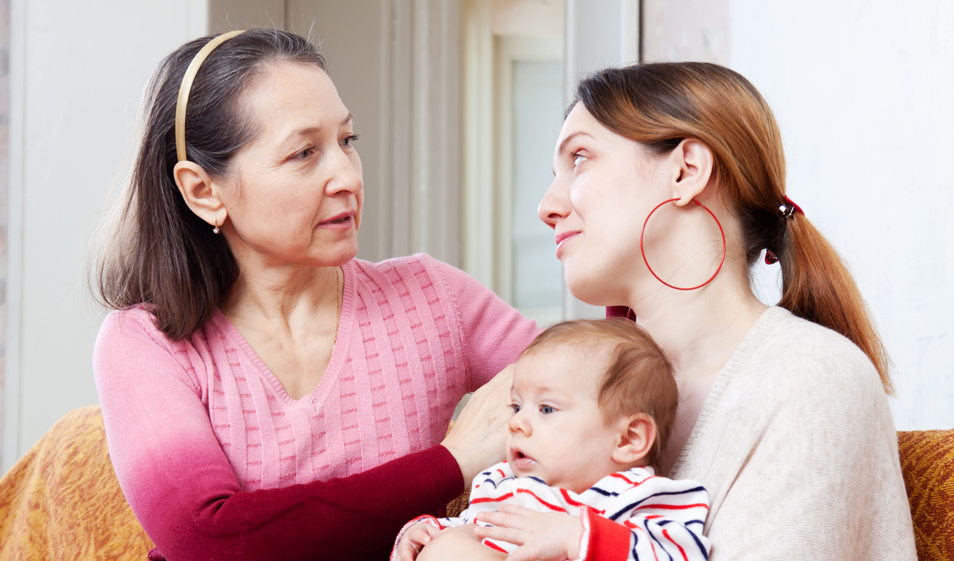 Att så många i 30–40-årsåldern, som kanske nyss har bildat familj och köpt hus, hamnat i en tuff ekonomisk situation beror till stor del på ränteutvecklingen, menar Linda Hasselvik, privat- och boendeekonom på SBAB bank (ej på bilden). FOTO: SHUTTERSTOCK