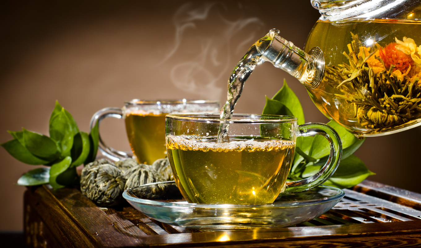 Bäst kvalité finns i det lösa téet, helst med hela blad.