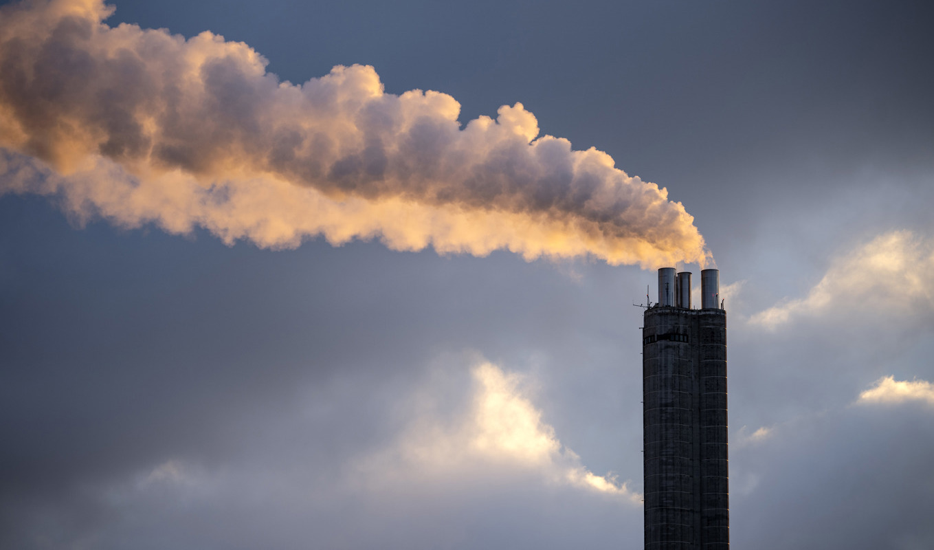 En köldknäpp får de svenska elpriserna att sticka iväg. Arkivbild på kraftvärmeverket Heleneholm i Malmö. Foto: Johan Nilsson/TT