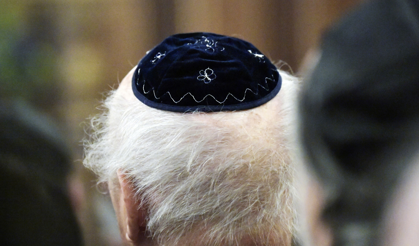 Riksdagens nätverk mot antisemitism arrangerar en kippavandring på onsdagen. Ministrar och partiledare ska gå med och manifestera mot antisemitism. Arkivbild. Foto: Janerik Henriksson/TT