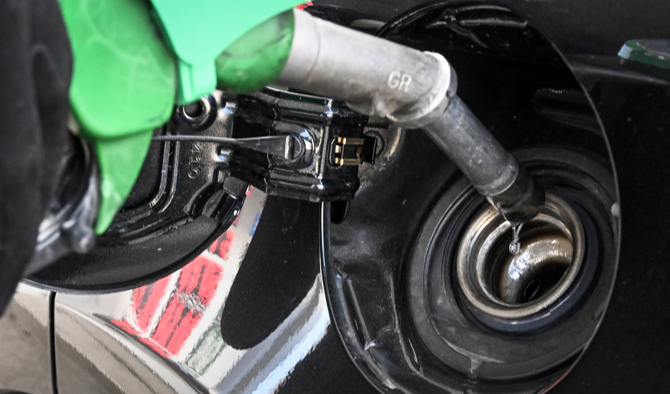 Bensinpriset har sänkts till den lägsta nivån sedan december 2022. Arkivbild. Foto: Janerik Henriksson/TT