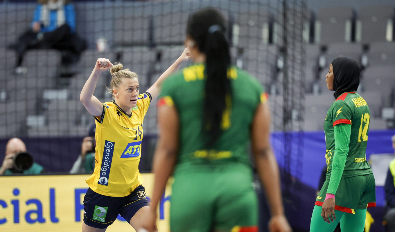 Nathalie Hagman jublar efter ett av sina mål mot Kamerun. Men hur står sig storsegern egentligen? Foto: Adam Ihse/TT