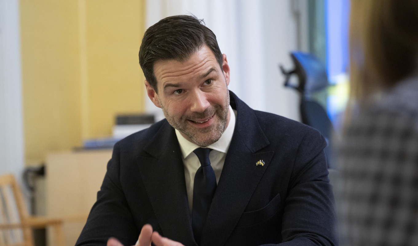 Johan Forssell, bistånds- och utrikeshandelsminister, ber Sida att komma in med kompletterande uppgifter om Palestinabiståndet. Foto: Fredrik Sandberg/TT