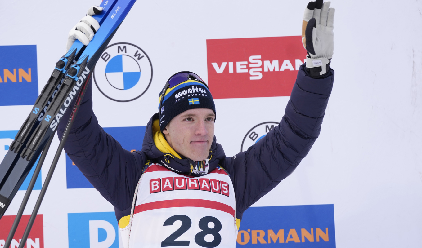 Sebastian Samuelsson blev trea i sprinten och leder nu den totala världscupen. Foto: Matthias Schrader/AP/TT