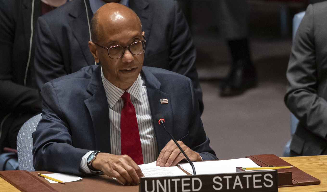 Robert Wood, företrädare för USA i FN:s säkerhetsråd, vid rådets möte i förra veckan där USA la in sitt veto mot en resolution om humanitär vapenvila i Gaza. Arkivbild. Foto: Yuki Iwamura/AP/TT