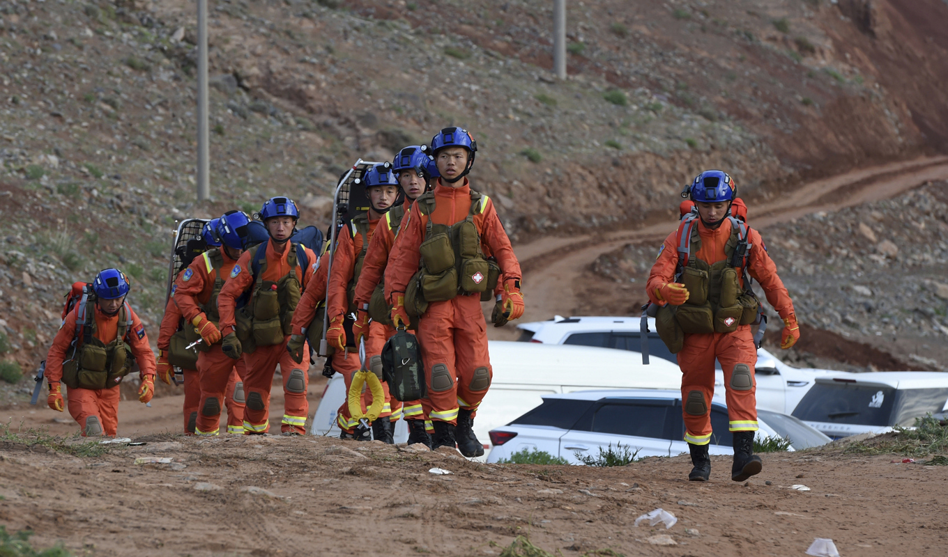 Räddningsmanskap i provinsen Gansu i Kina. Arkivbild. Foto: Fan Peishen/Xinhua via AP/TT