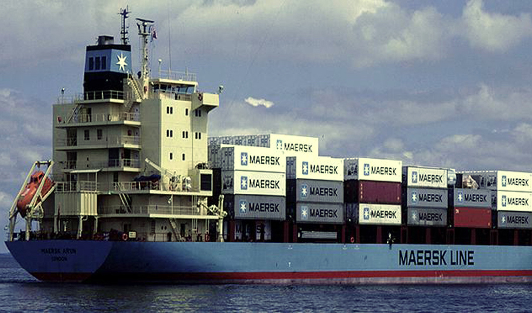 Fraktjätten Maersks fartyg har till följd av risken för attacker i Röda havet fått order om att runda Godahoppsudden i stället för att använda Suezkanalen. Arkivbild Foto: AP/TT